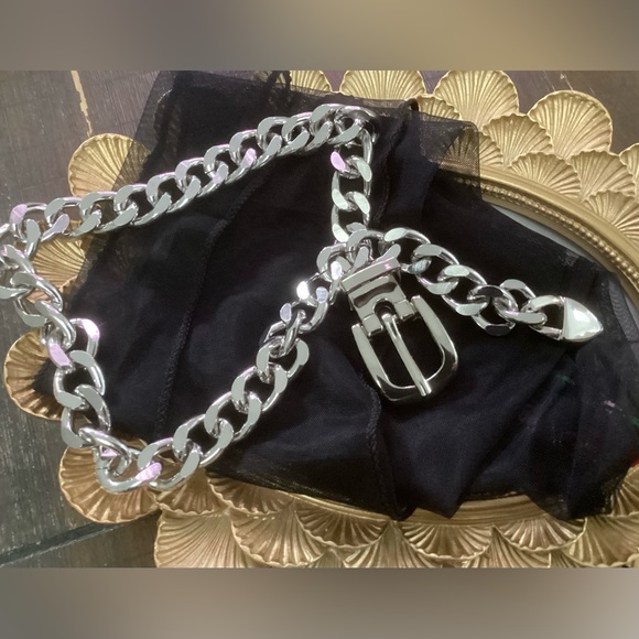 COPY - Chunky Wide Link “Belted” Choker Necklace - Picture 6 of 7